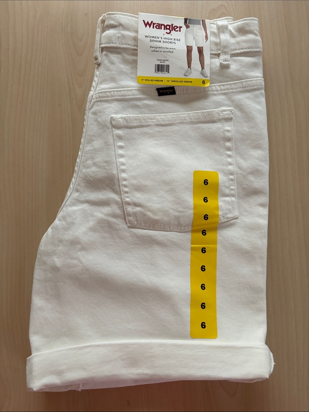 NWT Women’s Wrangler High Rise White Denim Jean Shorts Size 6